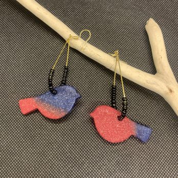 Boucles d’oreilles oiseau bicolore noire rouge - Modèle 01