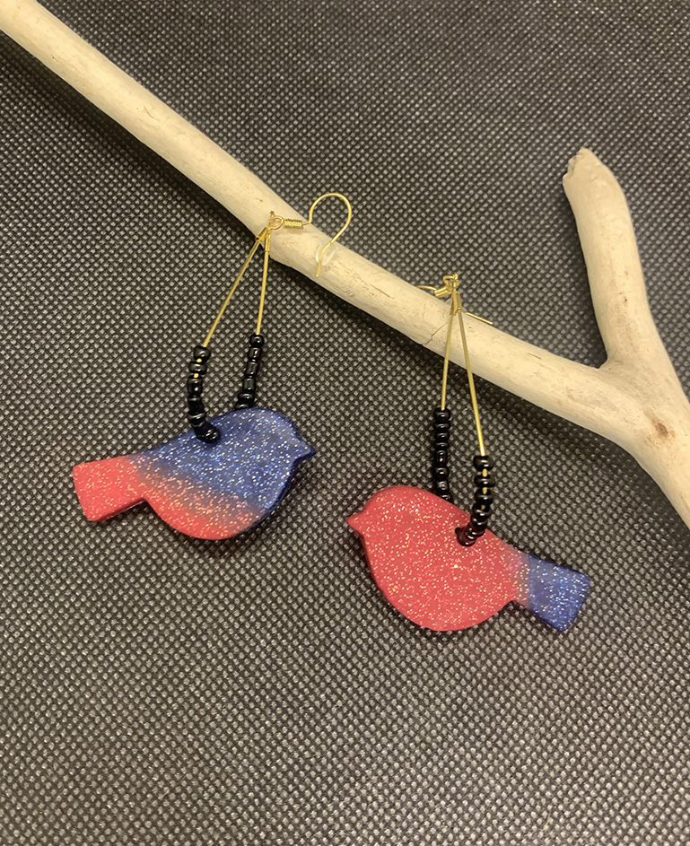 Boucles d’oreilles oiseau bicolore noire rouge - Modèle 01