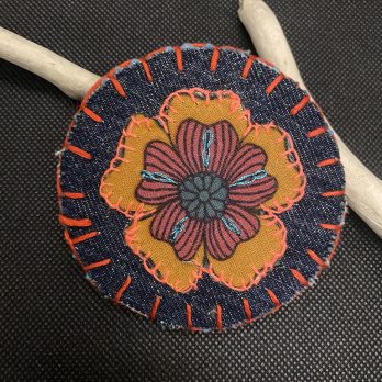 Broche fleur rouge orange