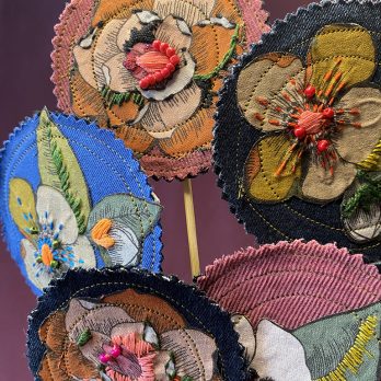 Broche coton ronde fleur Moly kaki